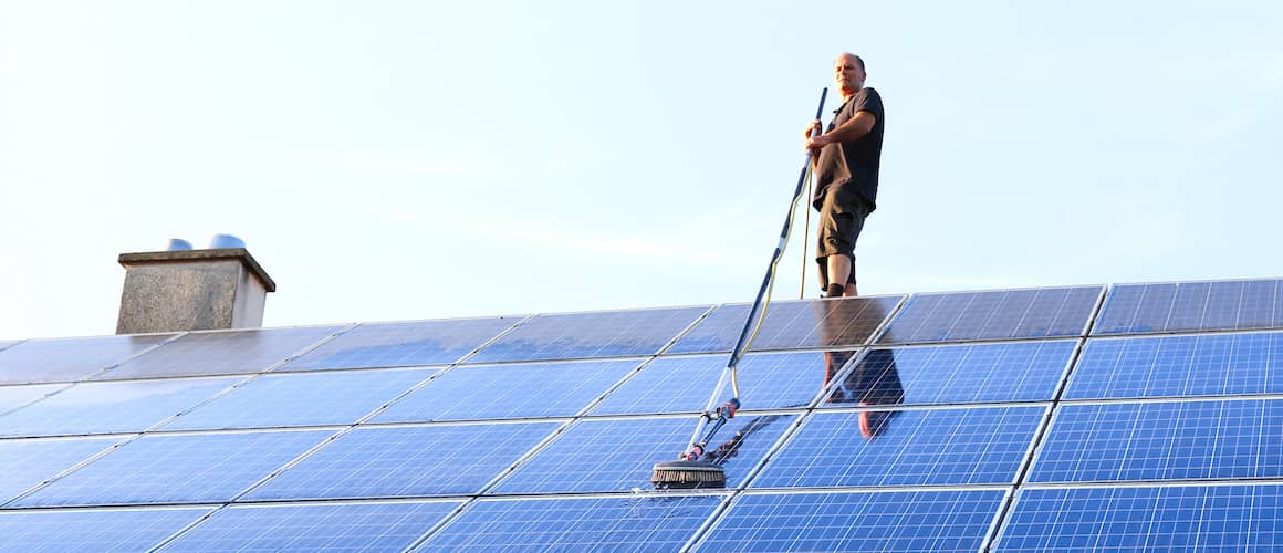 Stock ManCleaningSolarPanel Adobe Stock 368852478